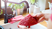 Мытье мяса перед готовкой